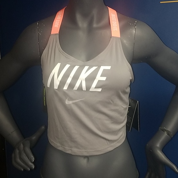 Nike Tops - Nike cropped workout tank